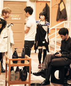 연극 <쉬어매드니스>